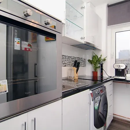 Deluxe Old City Apartment